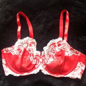 NWOT Stunning Red Satin & White Lace Wacoal Bra